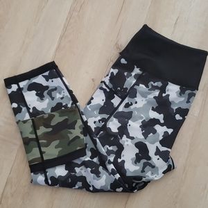 CVG Reverse Camo capri leggings